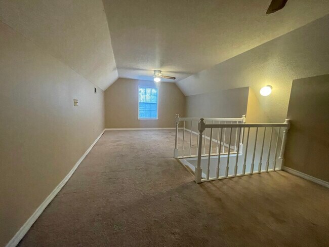 Building Photo - 421 Juniper Dr