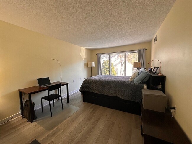 Building Photo - 100 Rosemary Way