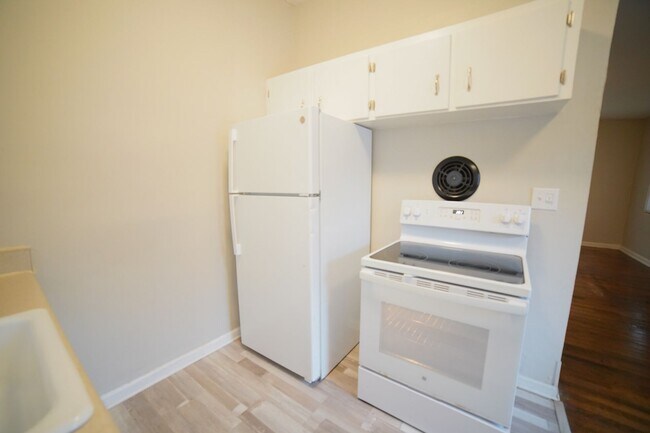 Building Photo - 2 Bed / 1 Bath HOME