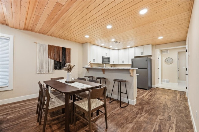 Building Photo - 1434 S Euclid Ave