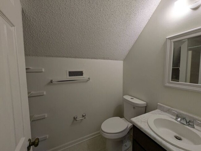 Building Photo - 1107 Quail Ct W