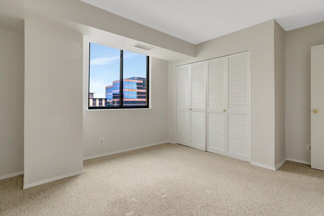 Building Photo - 3800 Fairfax Dr