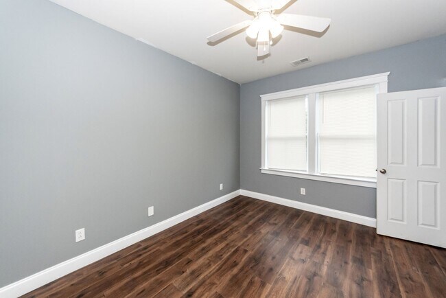 Building Photo - 115 Blackwater Dr