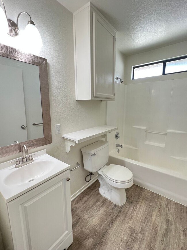 Building Photo - 8600 Lyn River Ct