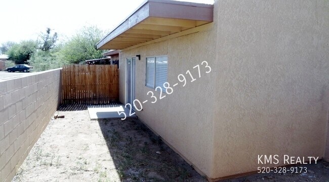 Building Photo - 1577 W Aztec Ct