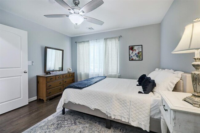 Building Photo - 7926 Ridgeview Dr
