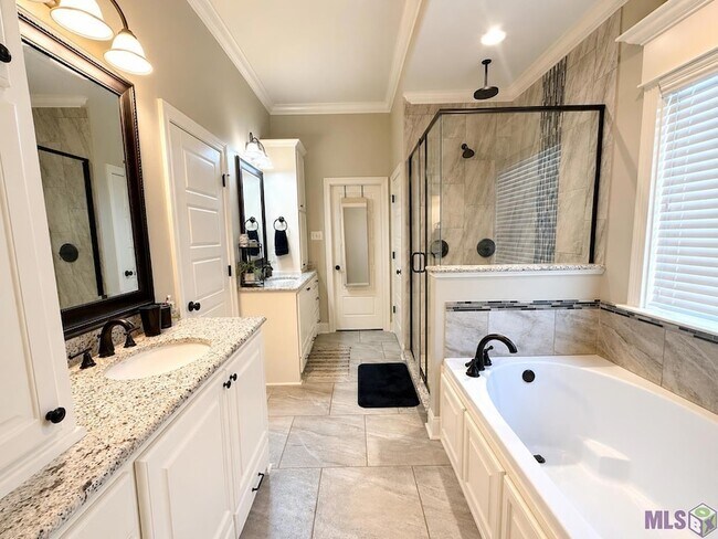 Building Photo - 41035 Talonwood Dr