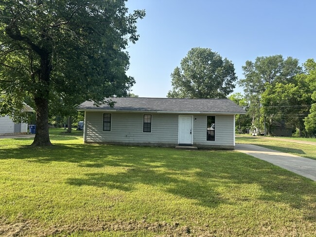 Primary Photo - 223 Chenault St