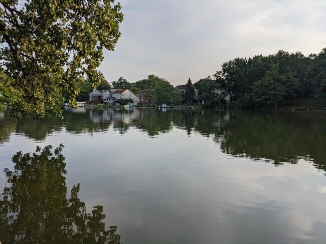 Building Photo - 23940 N Lakeside Dr