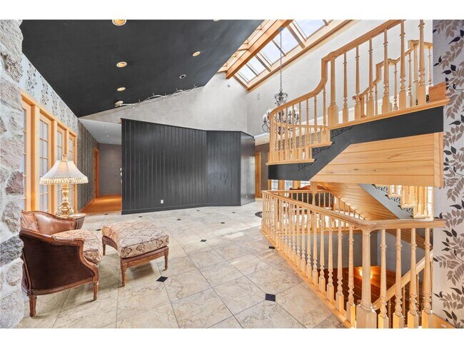 Building Photo - 1560 Bluff Creek Dr