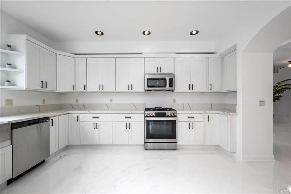 Building Photo - 588 S 7th St