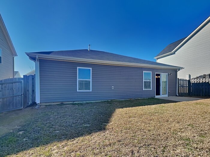 Building Photo - 64 Blue Fescue Way