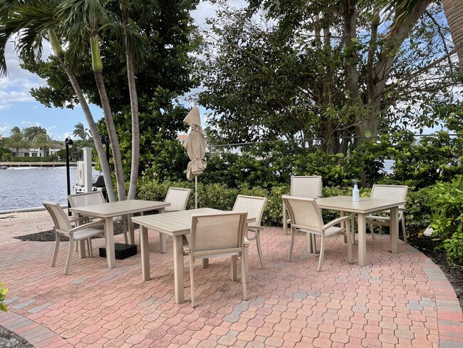 Building Photo - 2707 N Ocean Blvd
