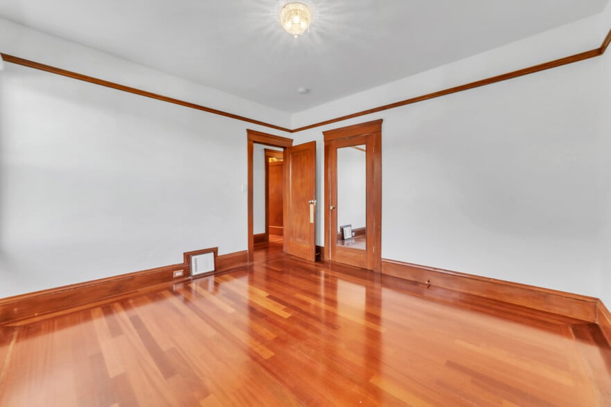 Building Photo - 80 Corona St