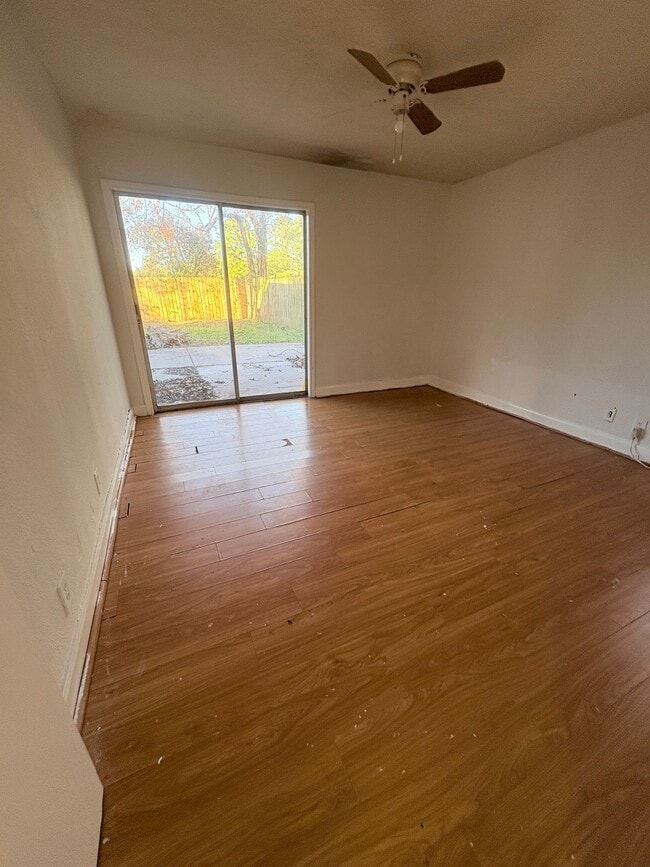 Building Photo - 3010 McCrarey Dr