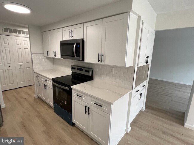 Building Photo - 246 Fir Tree Ct