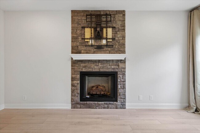 Building Photo - 4 Bedroom Pet Friendly Home For Rent with Club House, Comm. Pool, & Comm Gym Access!