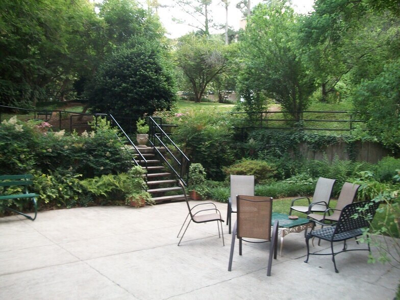 Backyard Common Area - 2965 Pharr Court South NW
