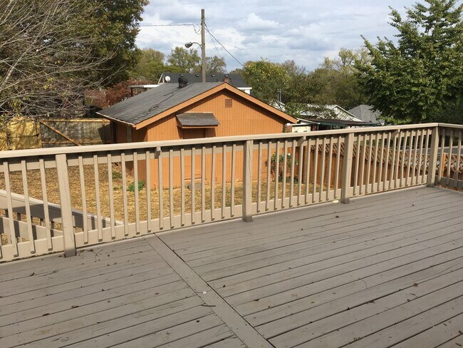 Building Photo - Fantastic East Nashville home close to Shelby Park