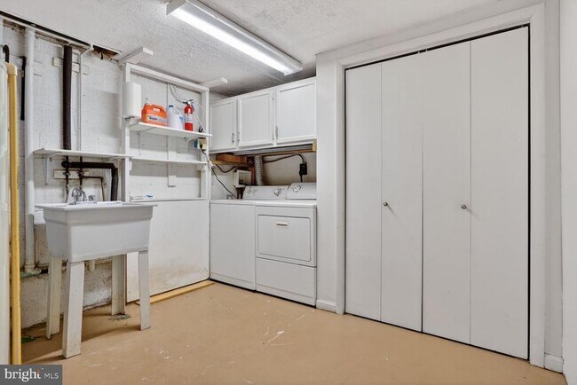 Building Photo - 6015 Ticonderoga Ct