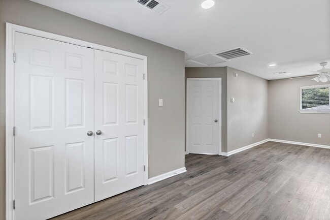 Building Photo - Remodeled 2 Bedroom 2 Bathroom Apartment.