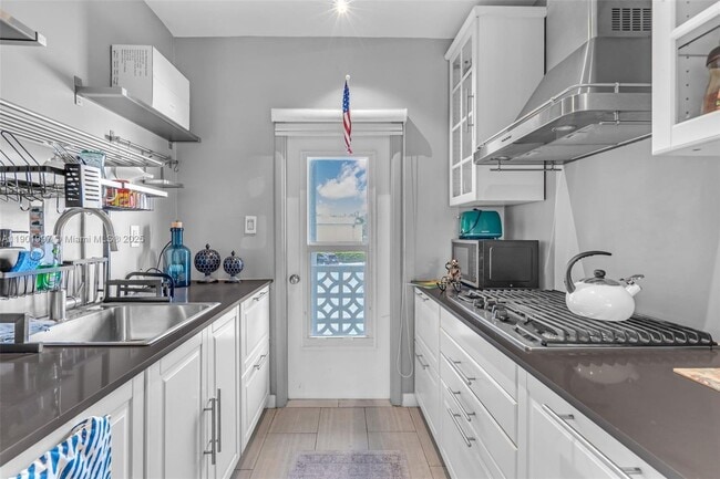 Building Photo - 13105 Ixora Ct