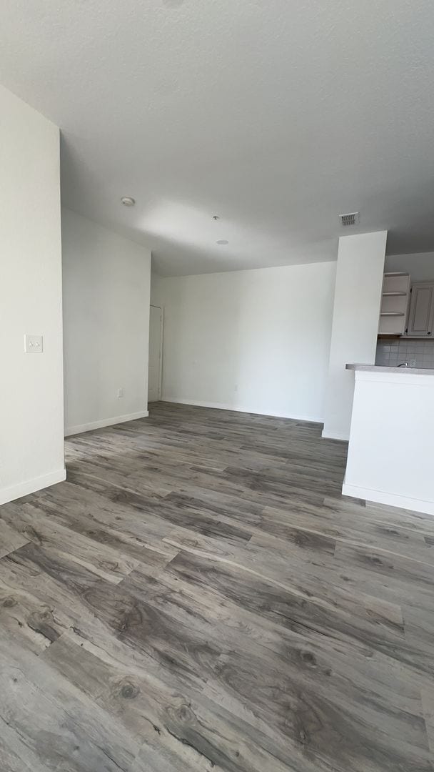 Building Photo - Beautifully Renovated 4 Bed / 2 Bath Condo in Visconti West Condominium- Water View