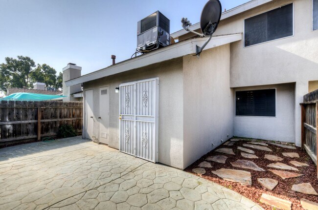 Building Photo - Marty 174