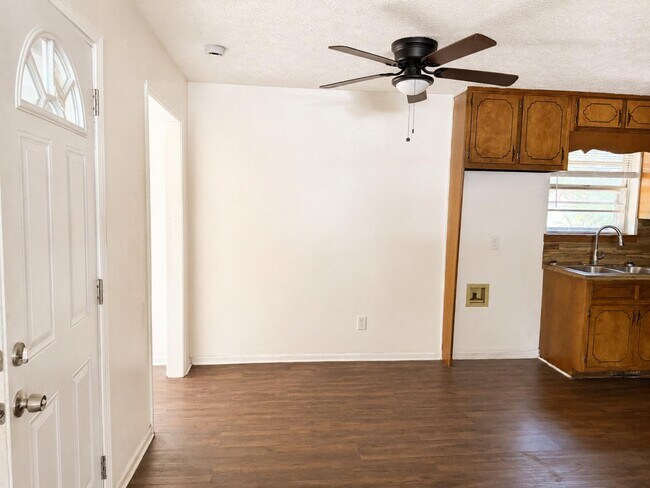 Building Photo - 1789 W McIntosh Rd
