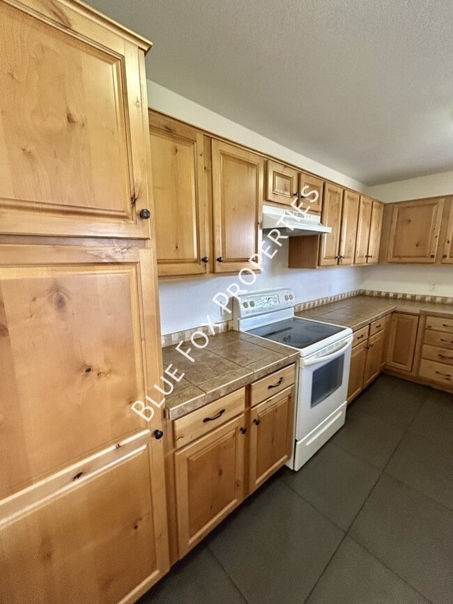 Building Photo - 6490 N Tierra De Las Catalinas