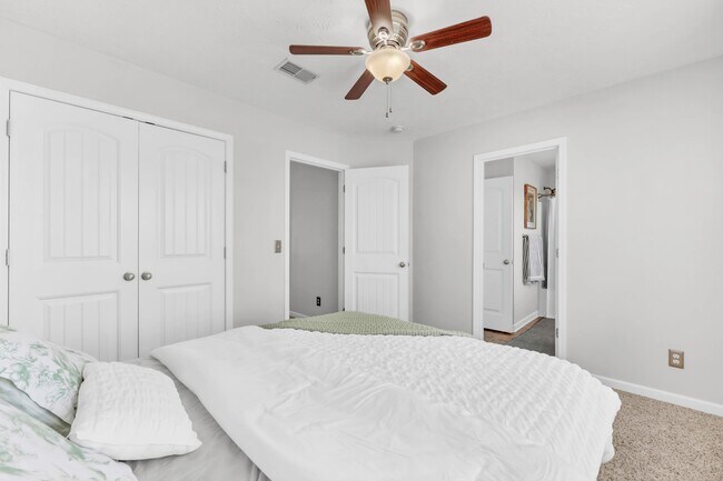 Building Photo - 3460 Oak Creek Dr