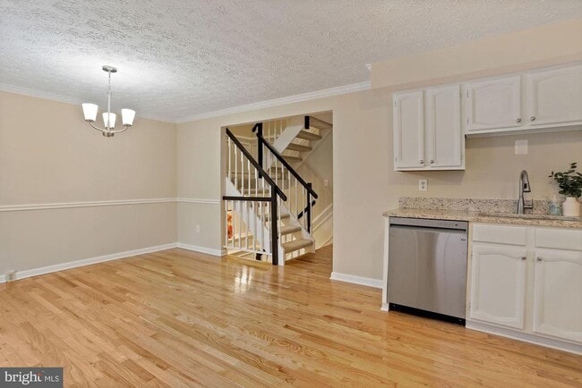 Building Photo - 2051 Gervais Dr