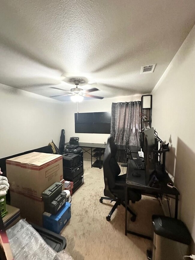 Building Photo - 4 Bedroom 2 Bathroom Property Ready to Rent!