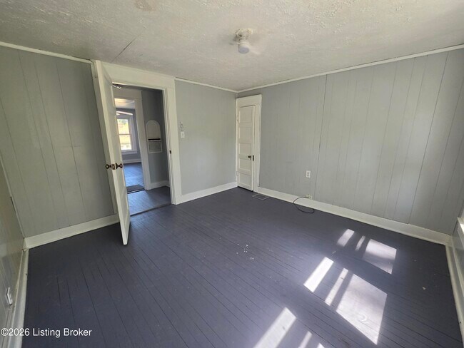 Building Photo - 321 S 39th St
