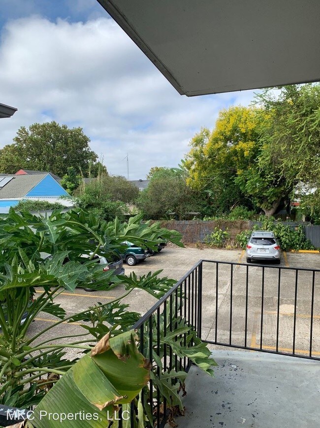 Building Photo - 722 Louisa St