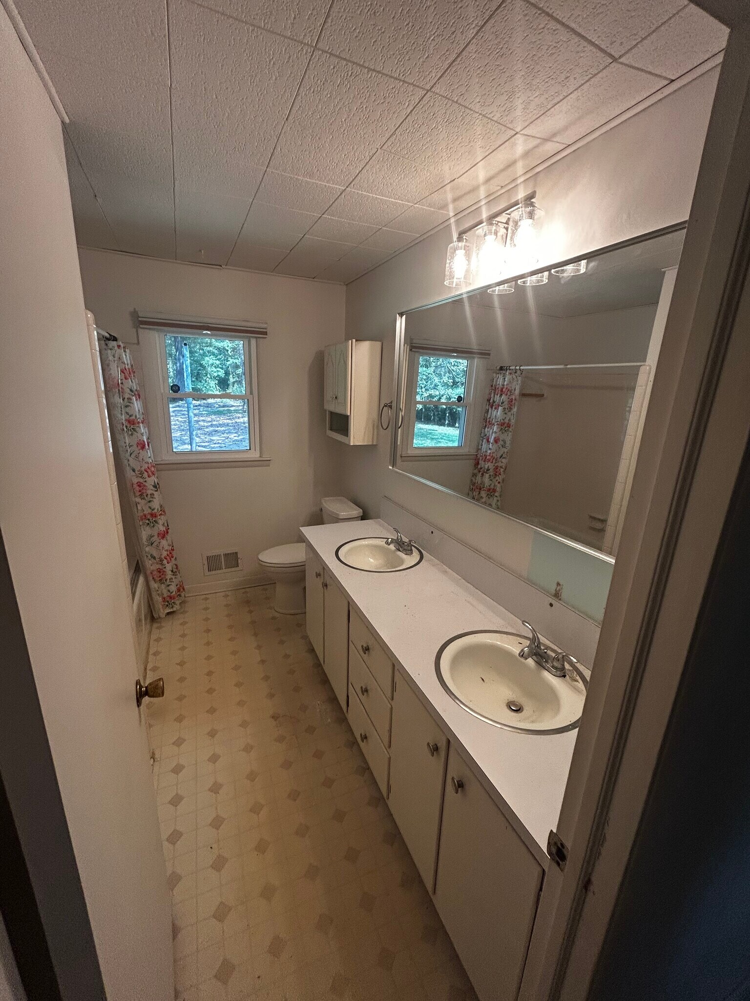 Building Photo - 1144 Forest Dr