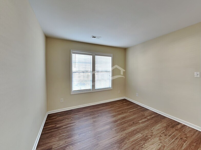 Building Photo - 5516 Waverly Lynn Ln