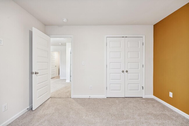 Building Photo - 3092 Hawthorn Farm Blvd
