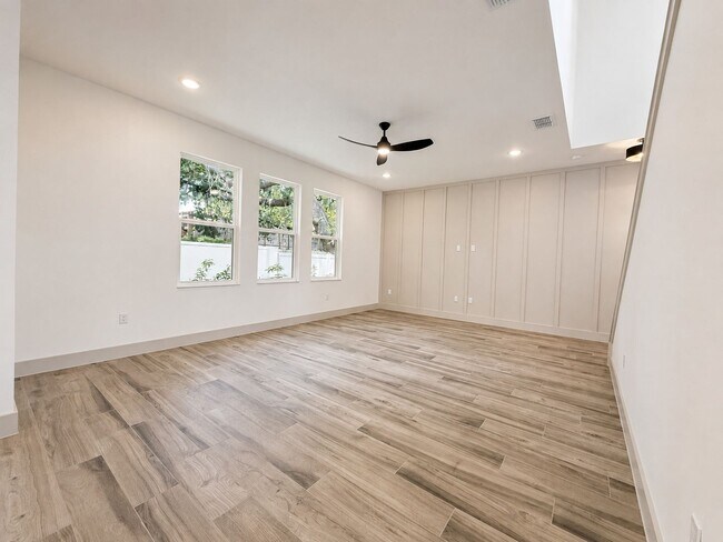 Building Photo - 724 Ellwood Ave