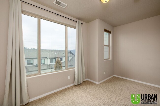 Building Photo - Modern Kendall Yards Townhome – 3 Bed, 2.5 Bath | 1,500 Sq. Ft.