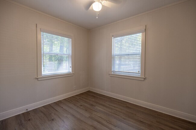 Building Photo - PRICE REDUCTION! SCHEDULE A TOUR TODAY! Be...