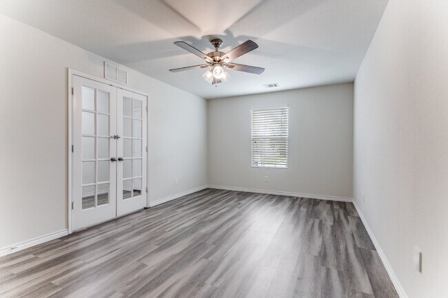 Building Photo - "Charming 3-Bedroom Home with 2.5 Baths and Spacious Living in Fort Worth!"