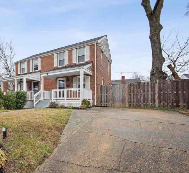 Building Photo - 2836 Fairhaven Ave