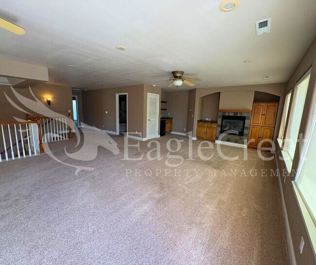 Building Photo - Luxury Bella Terra Estate with Mountain & Vineyard Views