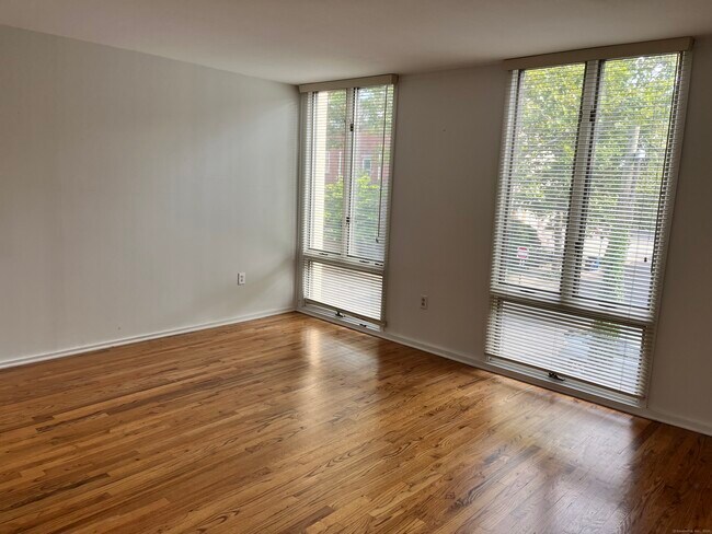 Building Photo - 285 Greene St