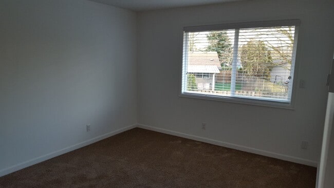 Building Photo - 1601/1603 SE 146th Court