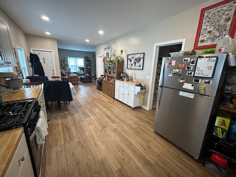 Building Photo - 1239 Plymouth Ave S