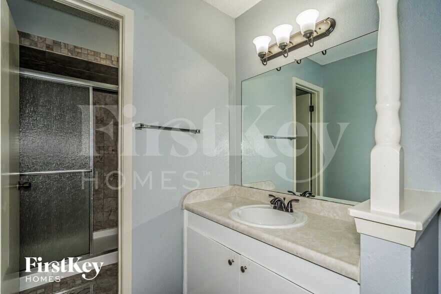 Building Photo - 1302 Greencove Dr