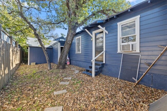 Building Photo - Cherrywood Duplex 7 Bedroom 4 Full Baths