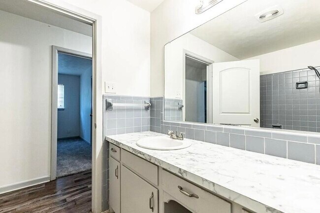 Building Photo - 5426 43rd St